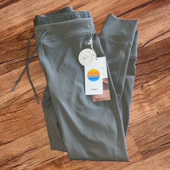 NWT! Vuori Elevate Daily Legging - Picture 2 of 4